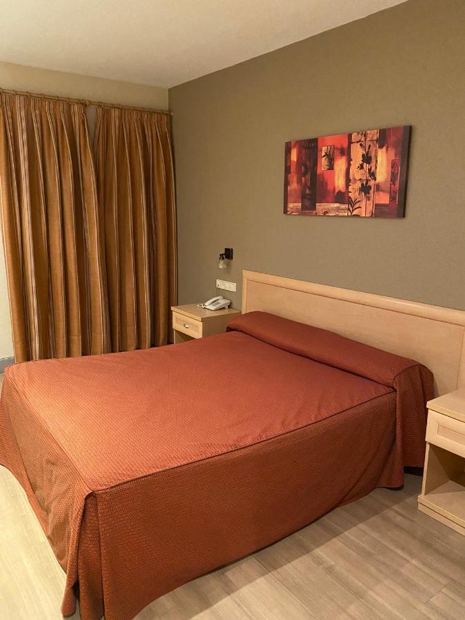 Hotel La Union Уманес-де-Мадрид Экстерьер фото