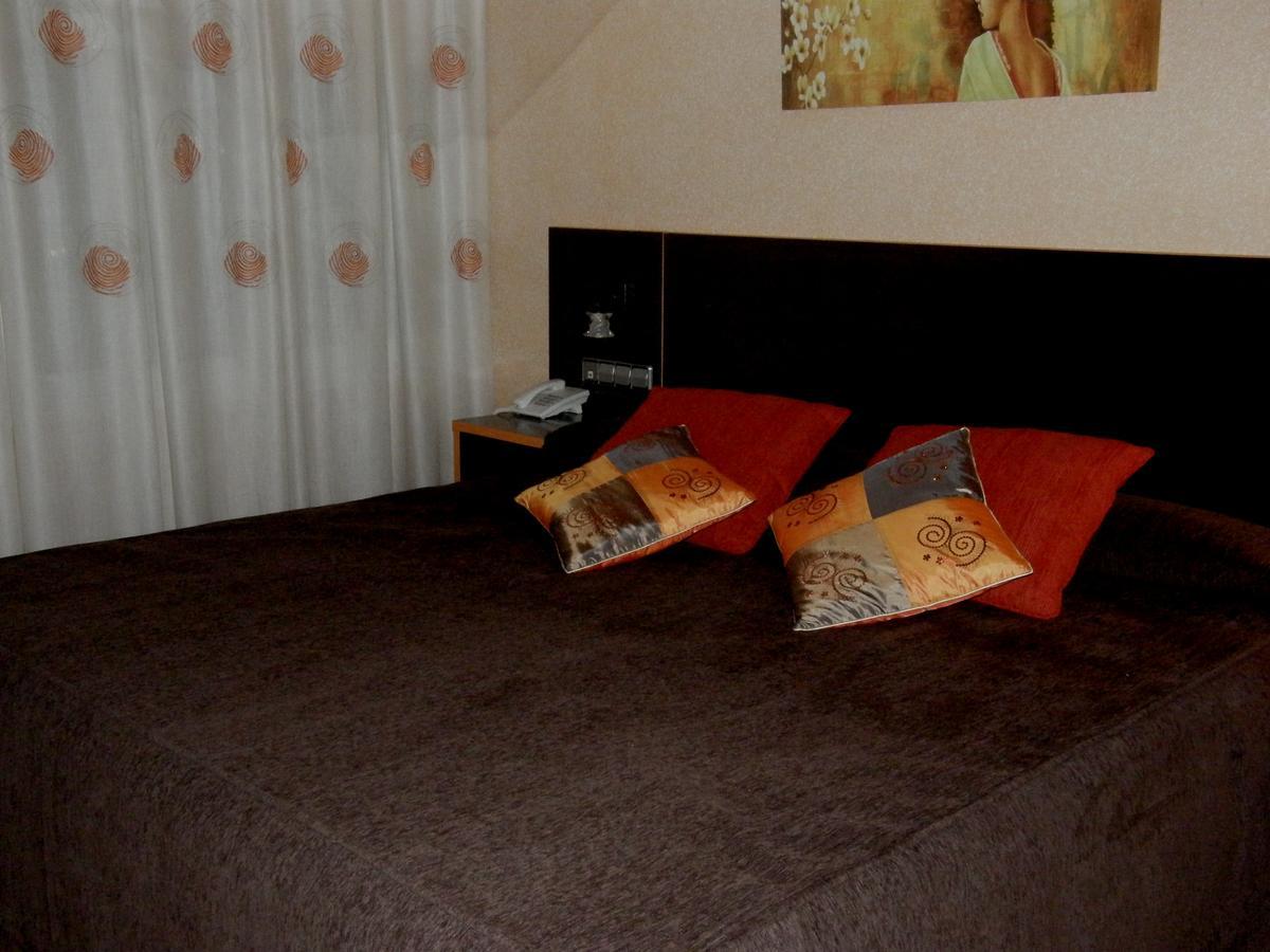 Hotel La Union Уманес-де-Мадрид Экстерьер фото