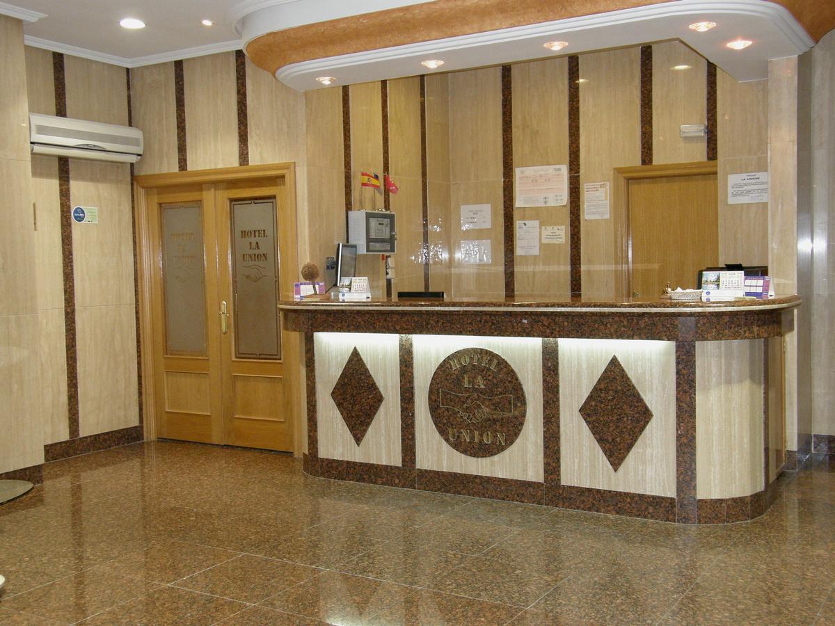 Hotel La Union Уманес-де-Мадрид Экстерьер фото