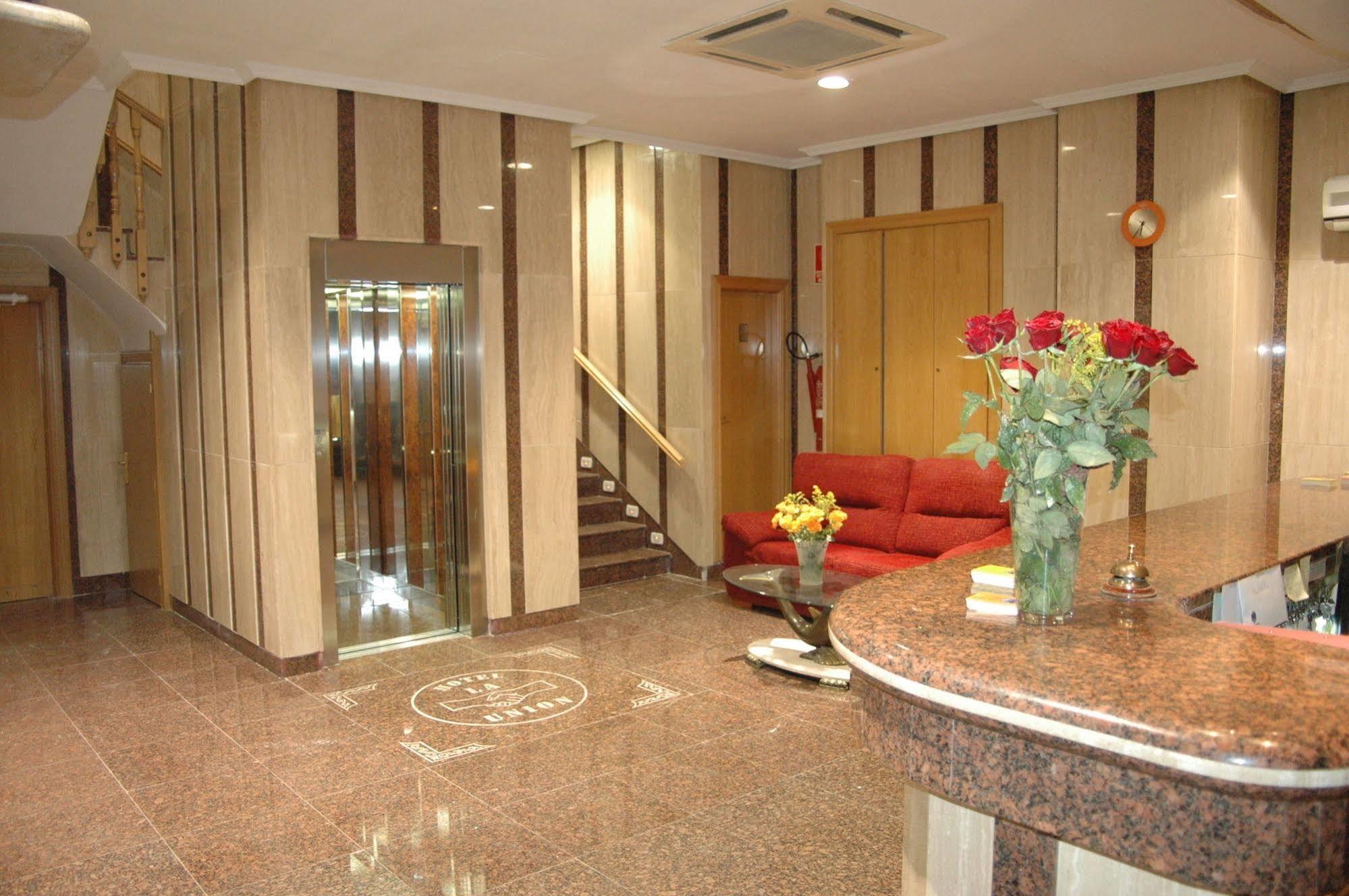 Hotel La Union Уманес-де-Мадрид Экстерьер фото